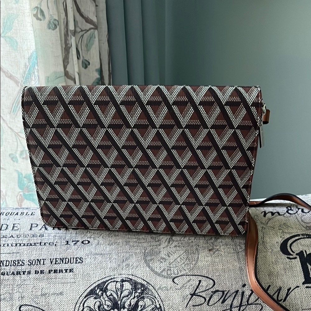 Bentley Geometric Patterned wallet bag new
